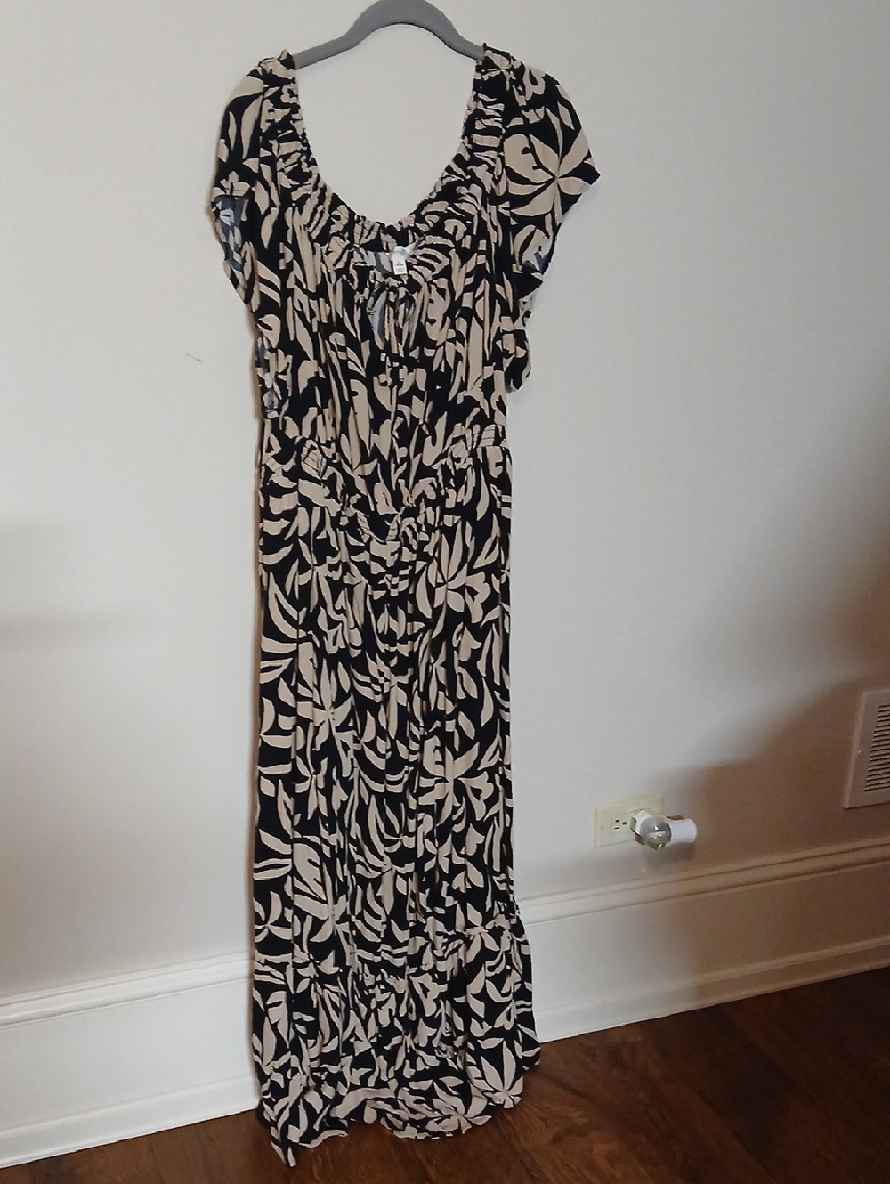 Terra & Sky Black and Cream Floral Print Maxi Dress